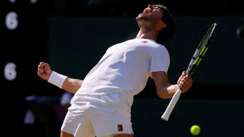 Alcaraz supera Fritz em 4 sets e vai buscar 3º título consecutivo em Wimbledon
