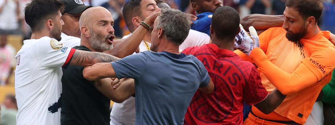 Luis Enrique dá tapa em João Pedro durante confusão pós-jogo no Mundial