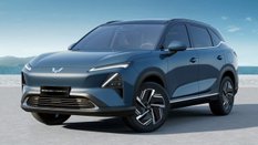 2025-wuling-xing-chen-plus-phev-china-press-photos-exterior-002-front-three-quarters