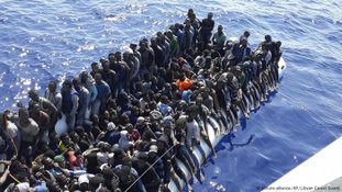 UE promete dinheiro à África, mas só se ela ajudar a barrar migrantes