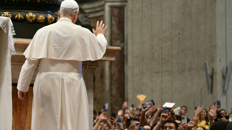 Papa pede defesa da "dignidade" humana ante "desafio" da IA