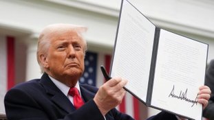 Trump assina decreto e oficializa tarifa de 50% sobre produtos brasileiros