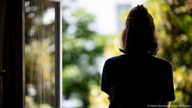 Número de pessoas que vivem sós na Alemanha aumenta e chega a 20,6%
