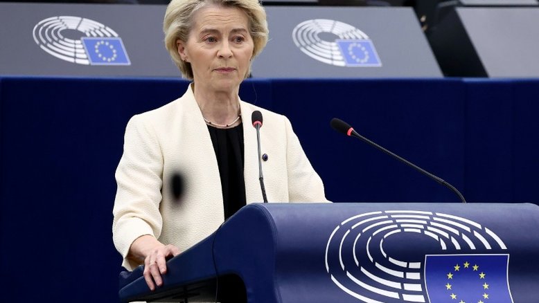 Ursula von der Leyen fala durante um debate no Parlamento Europeu, no dia 7 de maio de 2025, na cidade francesa de Estrasburgo - AFP/Arquivos; UE; europa; tarifas