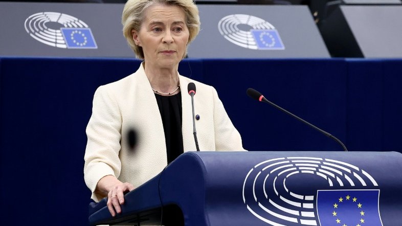 Ursula von der Leyen fala durante um debate no Parlamento Europeu, no dia 7 de maio de 2025, na cidade francesa de Estrasburgo - AFP/Arquivos; UE; europa; tarifas
