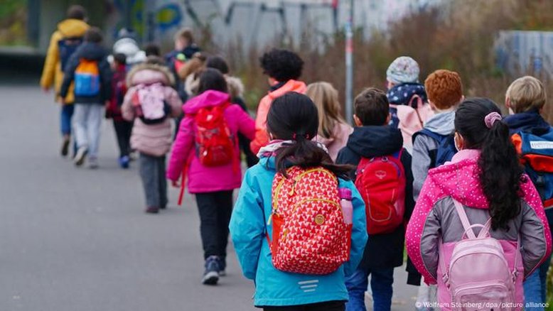 Alemanha discute impor cota para limitar porcentagem de imigrantes em escolas