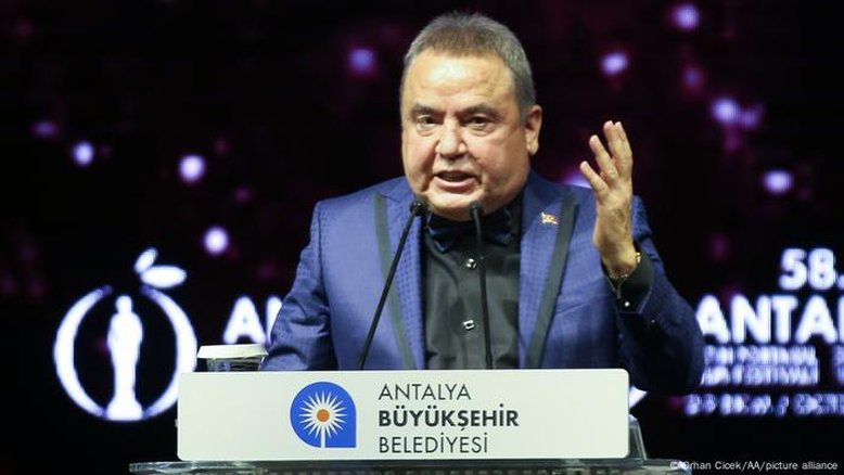 Turquia aperta cerco à oposição e prende mais três prefeitos
