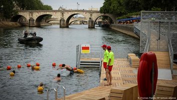 Rio Sena em Paris reabre para banhistas pela 1ª vez desde 1923; veja fotos