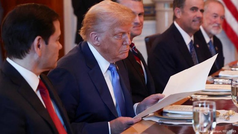 Trump impõe tarifa de 50% ao Brasil e cita perseguição a Bolsonaro