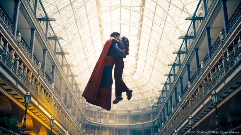 Como a censura no exterior altera filmes como "Superman"