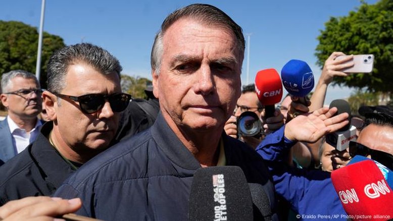 Com voto contra de Fux, STF mantém tornozeleira em Bolsonaro