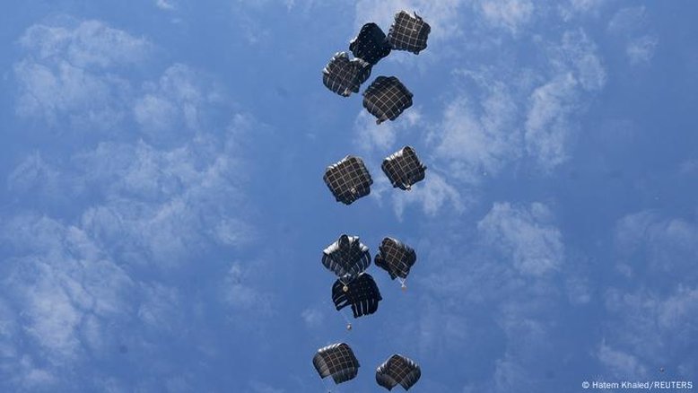 Por que ONGs estão criticando o envio aéreo de ajuda para Gaza?