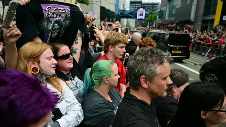 O último adeus dos milhares de fãs a Ozzy Osbourne em Birmingham