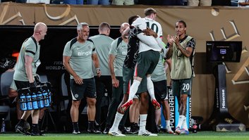 Cole Palmer, do Chelsea, comemora seu gol durante a partida das quartas de final da Copa do Mundo de Clubes da FIFA 2025 entre Chelsea FC e Palmeiras no estádio Lincoln Financial Field
