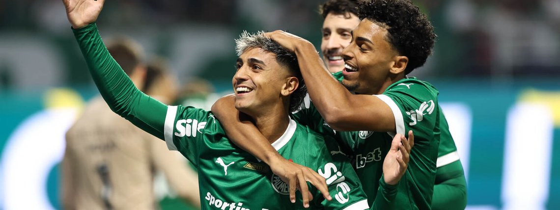 Palmeiras bate Grêmio com gol relâmpago e cola no Cruzeiro
