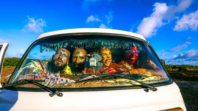 Luana Flores e o duo LuuL participam do clipe de 'Siga Cygana'