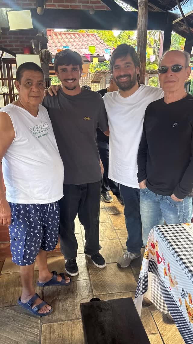 Ney Matogrosso pega carona no quadriciclo de Zeca Pagodinho: ‘Rolê dos divos'