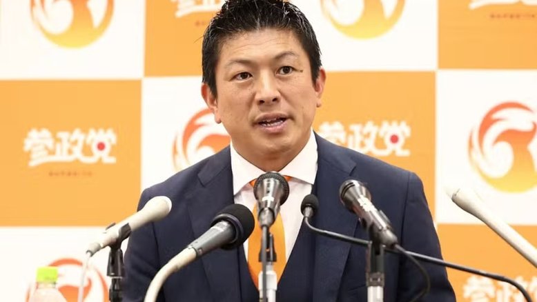 Sohei Kamiya, líder do partido Senseito, durante entrevista coletiva em Tóquio, no Japão — Foto: JIJI Press / AFP