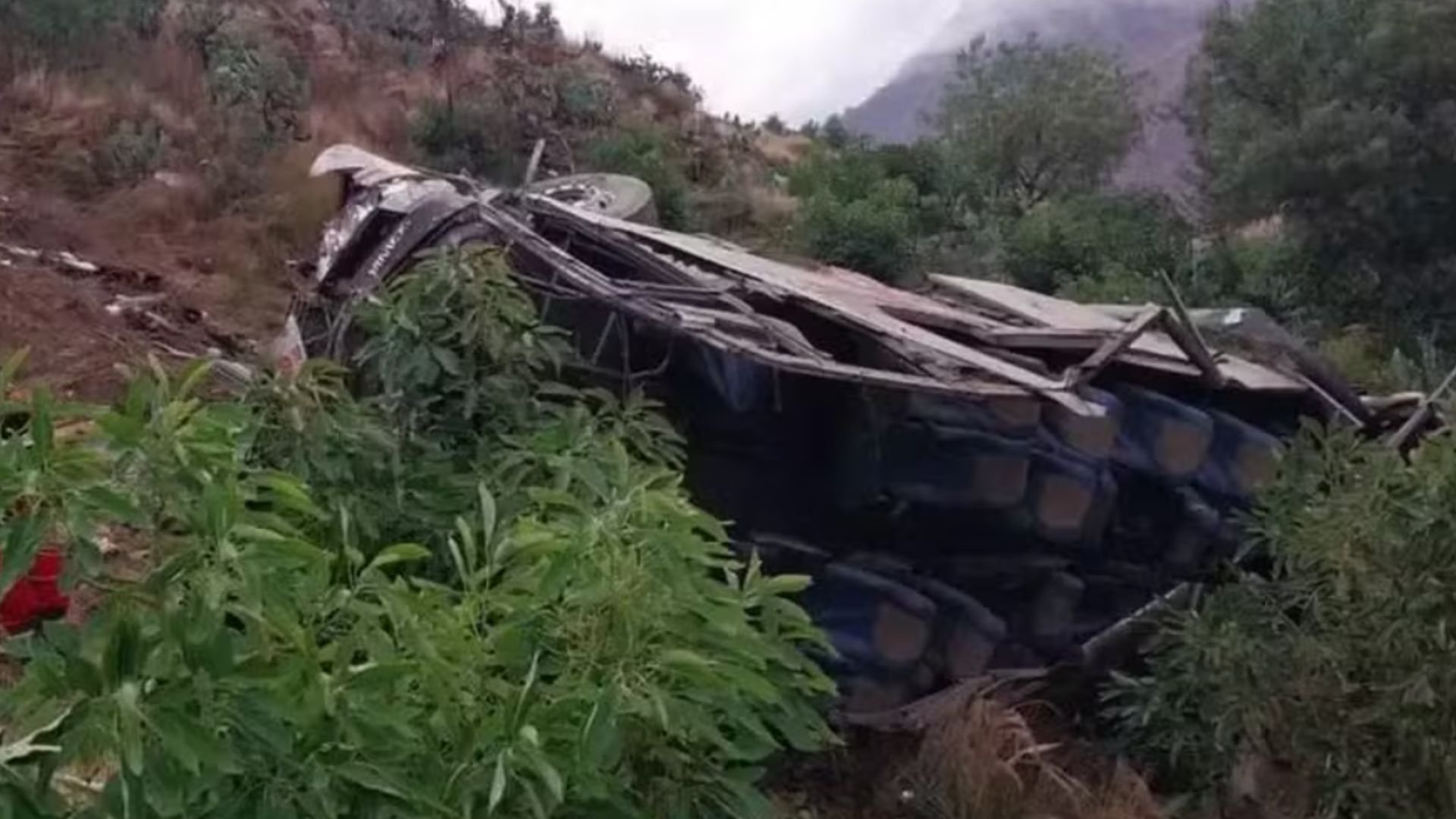 Acidente com ônibus deixa 18 mortos no Peru
