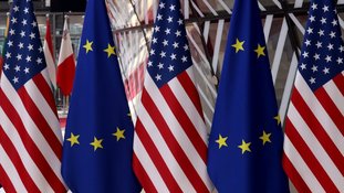 UE prepara represálias aos EUA, embora ainda busque acordo