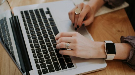 christin-hume-hbuwvlcytna-unsplash-1-770x433