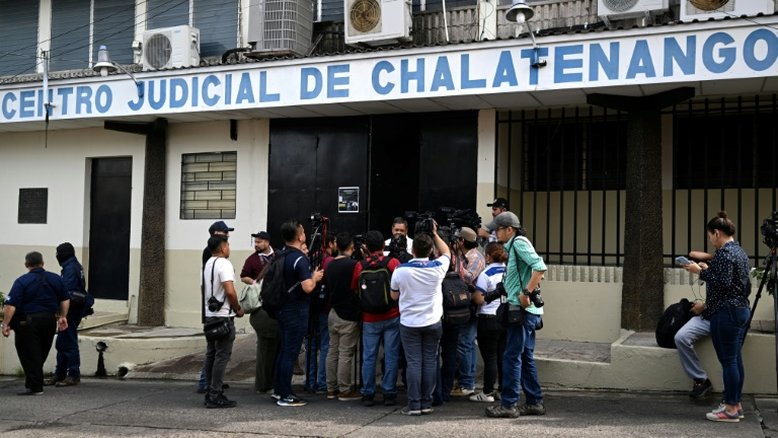 Militares são condenados a 60 anos de prisão por morte de jornalistas holandeses em El Salvador