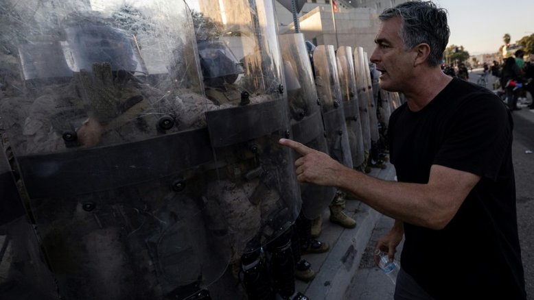 Chefe do Pentágono reduz polêmico contingente de tropas em Los Angeles