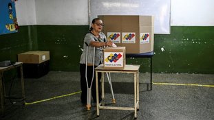 Partido de Maduro conquista maioria das prefeituras na Venezuela após boicote da oposição