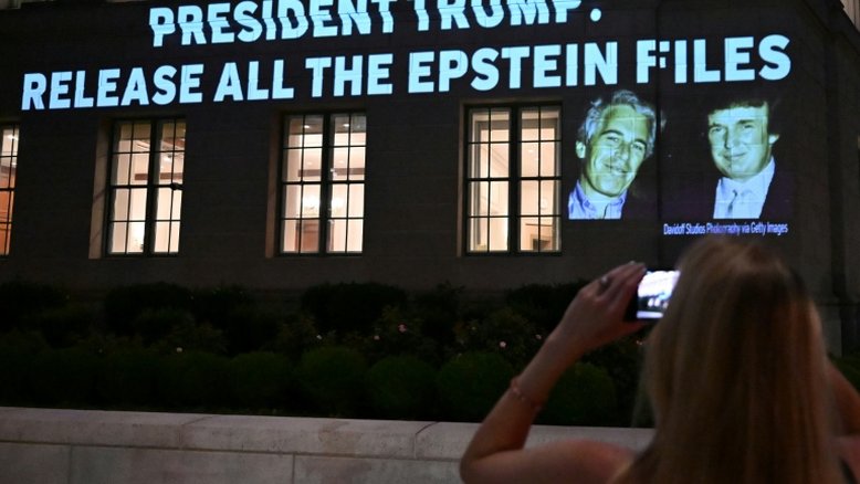 Departamento de Justiça dos EUA interroga cúmplice de Epstein