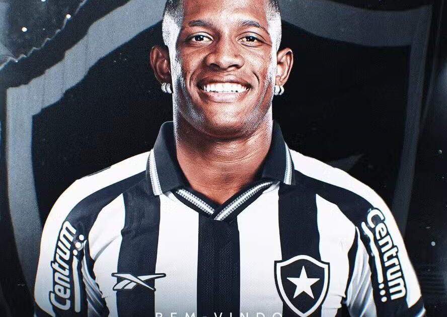 Danilo marca nos acréscimos, Botafogo derrota o Racing e vence a 1ª com novo técnico
