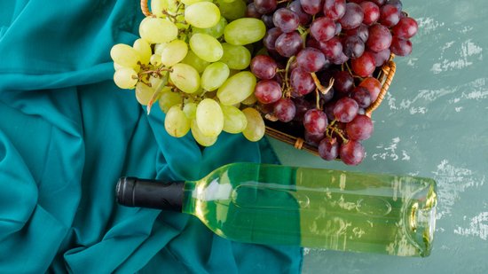 vinhos-brancos-com-uvas-tintas