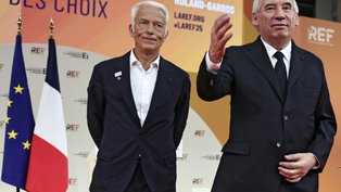 Extrema direita e esquerda radical rejeitam acordo para salvar primeiro-ministro da França