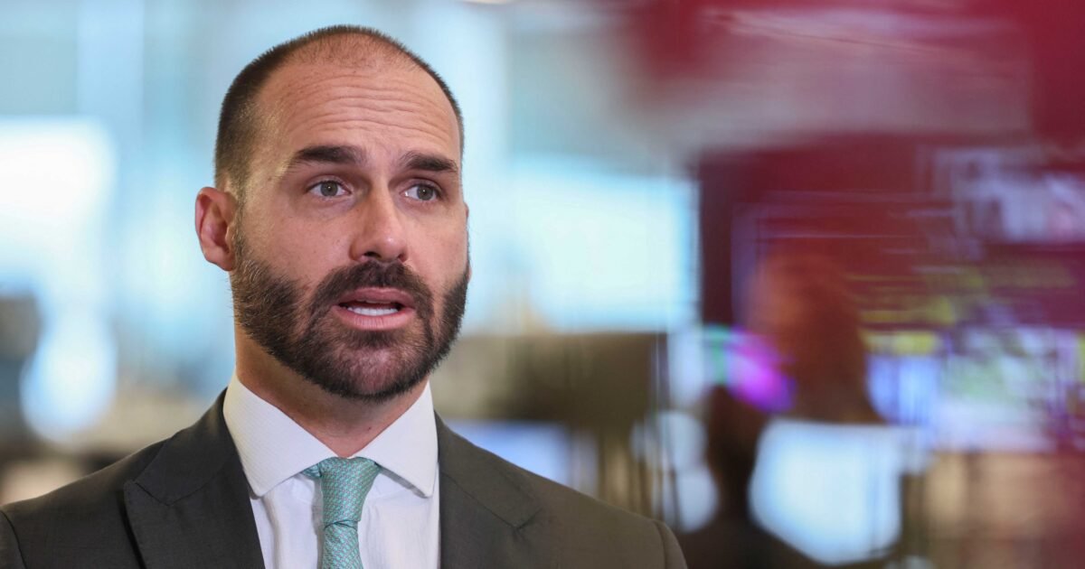 Ramagem foi preso após infração de trânsito e será liberado, diz Eduardo Bolsonaro