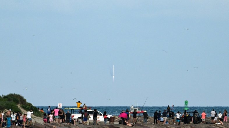 SpaceX lança megafoguete Starship após explosões em testes anteriores