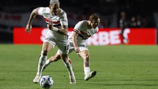 São Paulo venceu o Vitória na noite deste sábado, 9, e mantém reabilitação no Brasileirão