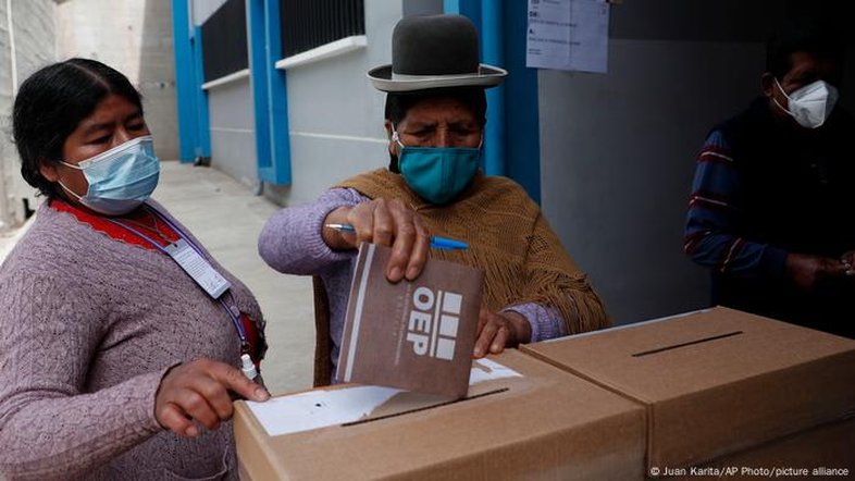 Dois candidatos de direita lideram pesquisas na Bolívia