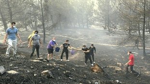 Incêndio suspende tráfego marítimo no estreito de Dardanelos, na Turquia