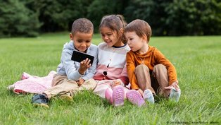 Entidades alemãs rejeitam banir crianças e adolescentes das redes sociais