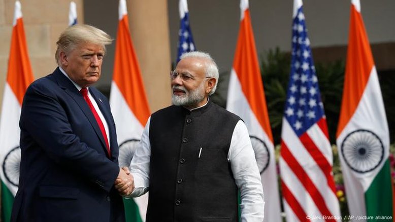 Trump eleva a 50% tarifa sobre a Índia por comprar petróleo da Rússia