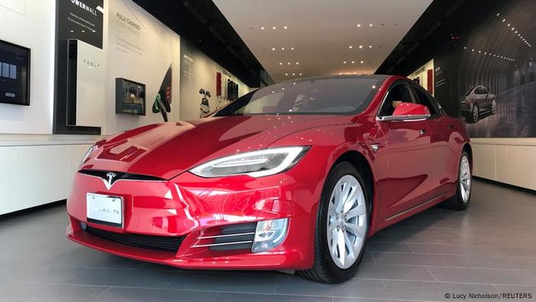 Tesla condenada a pagar US$ 243 mi por acidente com carro autônomo nos EUA
