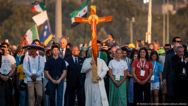 Papa Leão celebra missa para 1 milhão de jovens em Roma