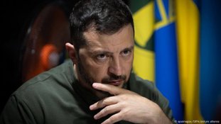 Zelenski critica encontro de Trump com Putin
