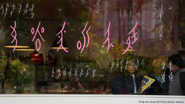 Jovens revivem escrita feminina secreta na China