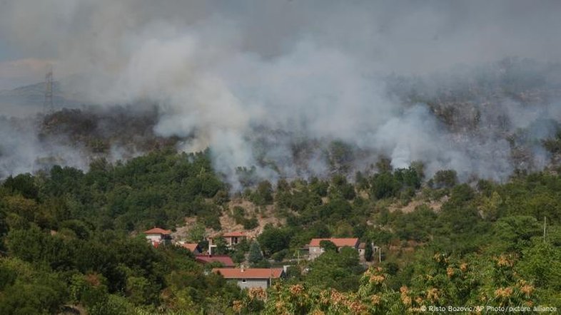 Onda de calor atinge Europa e provoca incêndios nos Bálcãs