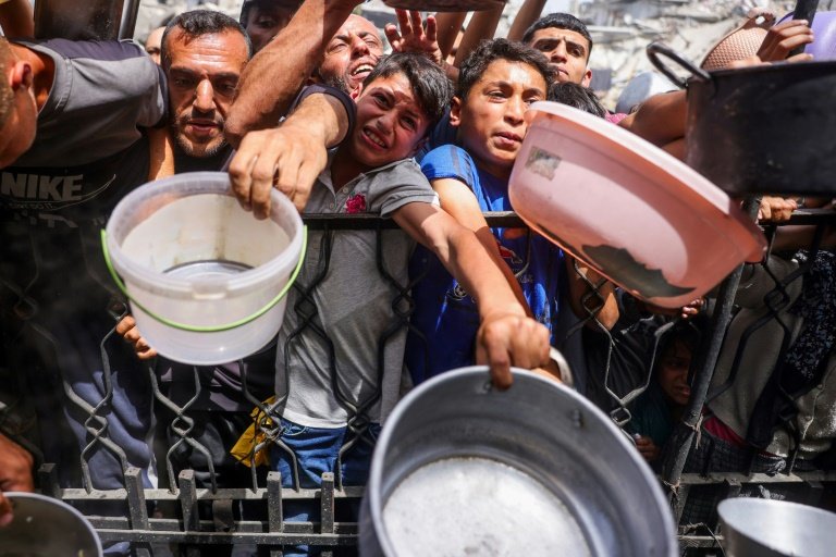 Em Gaza, corrida pela ajuda humanitária é palco de saques, caos e tiros 3 Em Gaza, corrida pela ajuda humanitária é palco de saques, caos e tiros