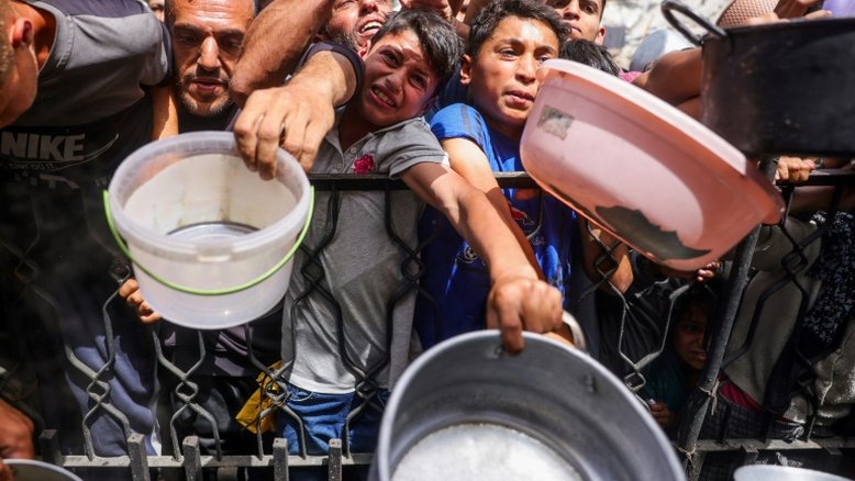 Enviado dos EUA visita centro de distribuição em Gaza, onde crise humanitária se agrava