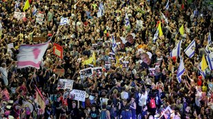 Dezenas de milhares protestam em Tel Aviv contra plano israelense de conquistar Cidade de Gaza