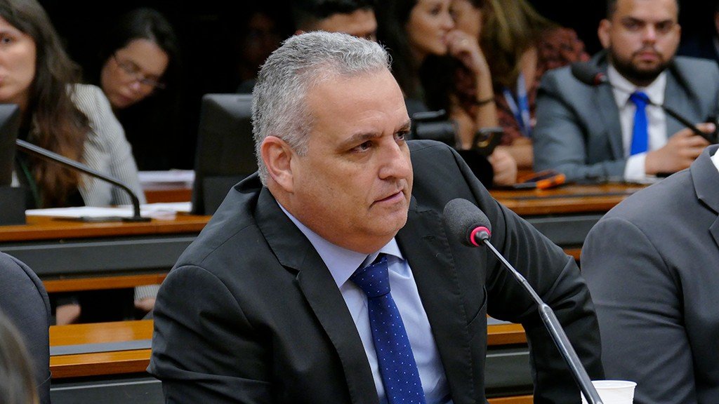 Relator da CPMI do INSS pede indiciamento de Lulinha, Vorcaro e mais 217 pessoas