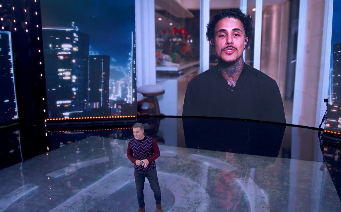 'Pro ano que vem, já está convidado para a Dança dos Famosos', diz Huck a MC Livinho