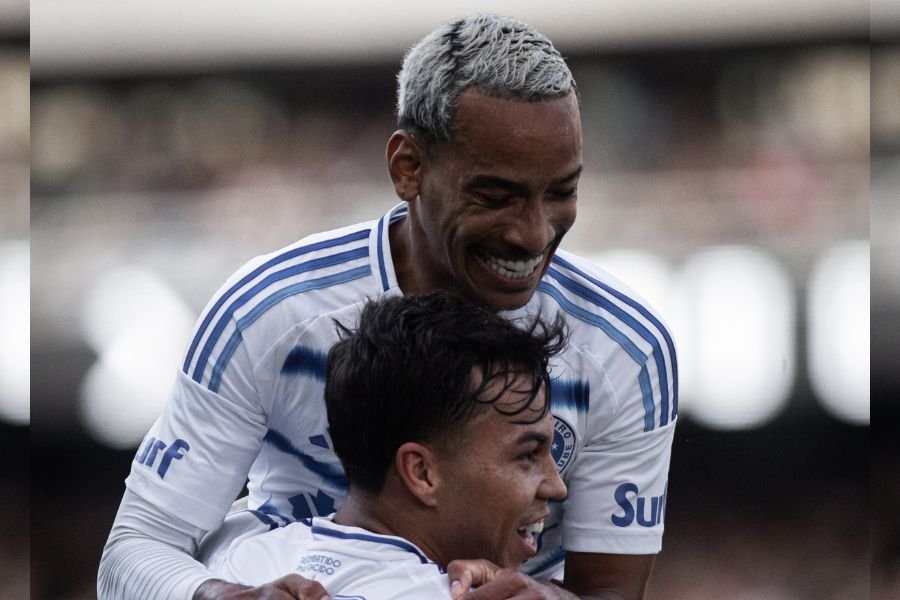 Cruzeiro vence Botafogo, amplia tabu e protagoniza a primeira derrota de Ancelotti